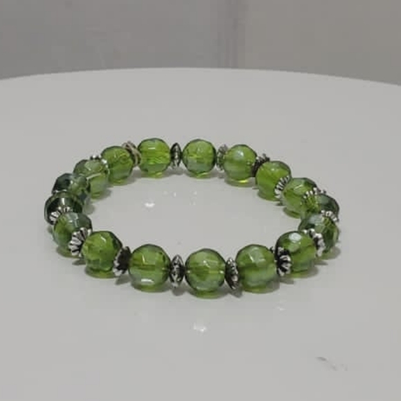 A Funky Chunky Green Stretch Bead Bracelet. 🌴 - Picture 6 of 7